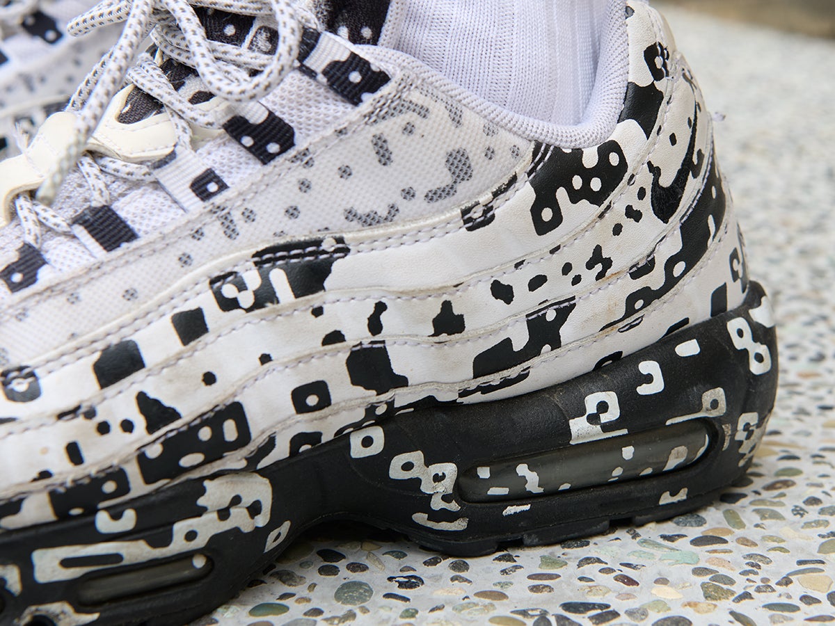 ナイキ Air Max95&times;C.E.コラボスニーカー／サイド
