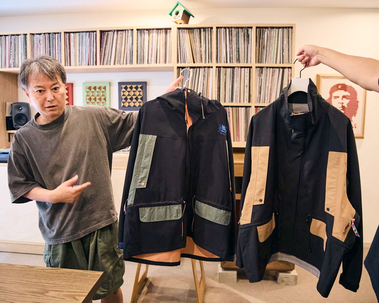 グラフペーパーとのコラボレーションについて説明するis-nessデザイナーのキシタさん1