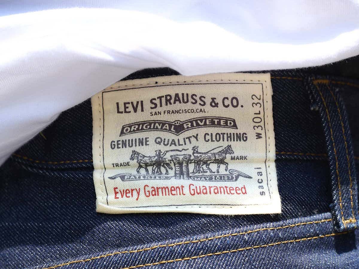 「リーバイス®」でオシャレな人が買ってよかった愛用デニムと正解着こなし４選。即完売したサカイコラボ、特別なバギーシルエット...［LEVI’S®］