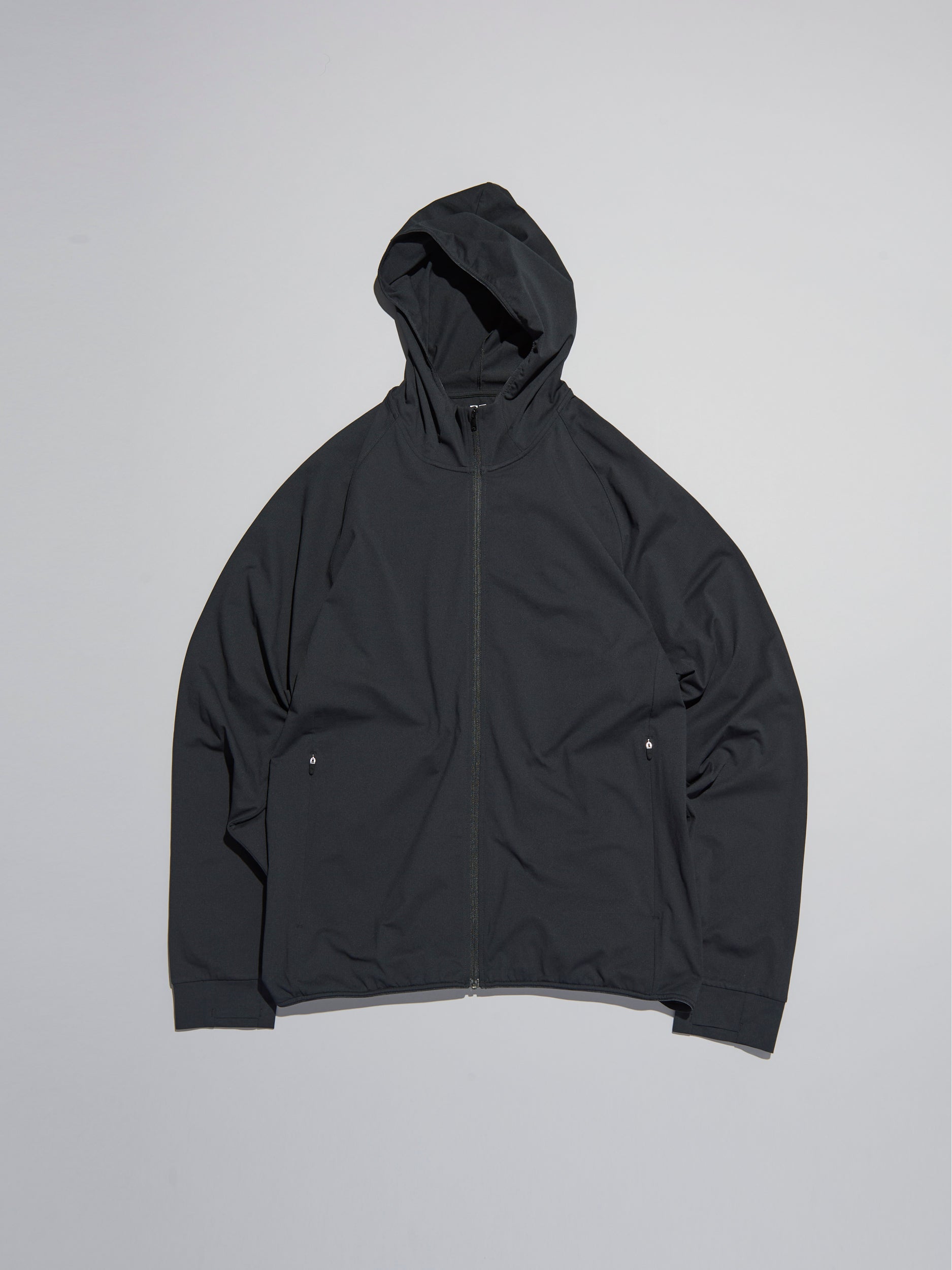 ユニクロの黒いコスパ名品／ドライEXUVカットフルジップパーカ