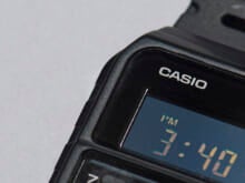 【カシオの黒いコスパ名品】MoMAも認めるインテリアみたいな電卓付き腕時計／CASIO CA-53WF-1BJF