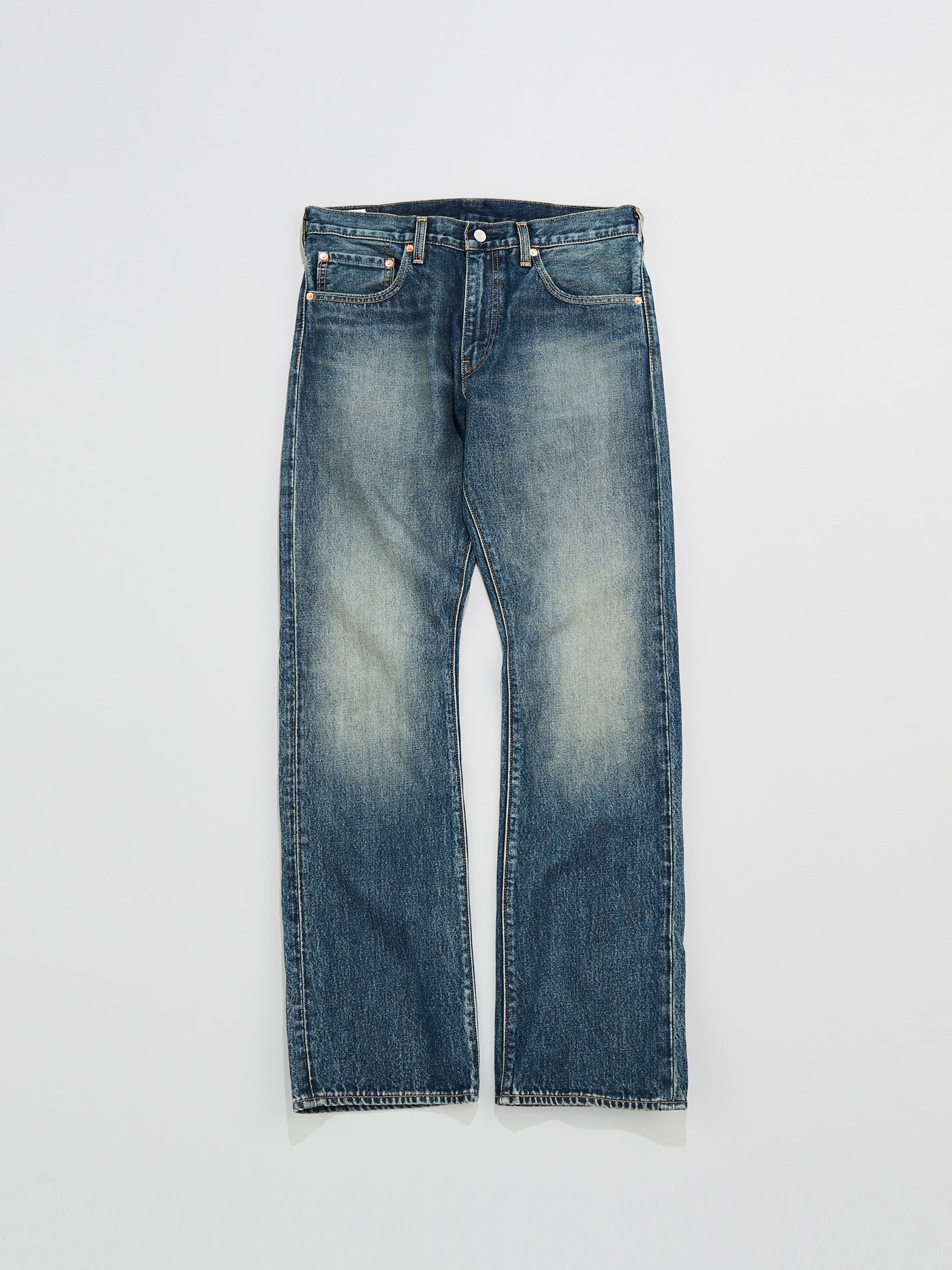 Levi’s®の「517™ ブーツカット ジーンズ ミディアムインディゴ」のフロント