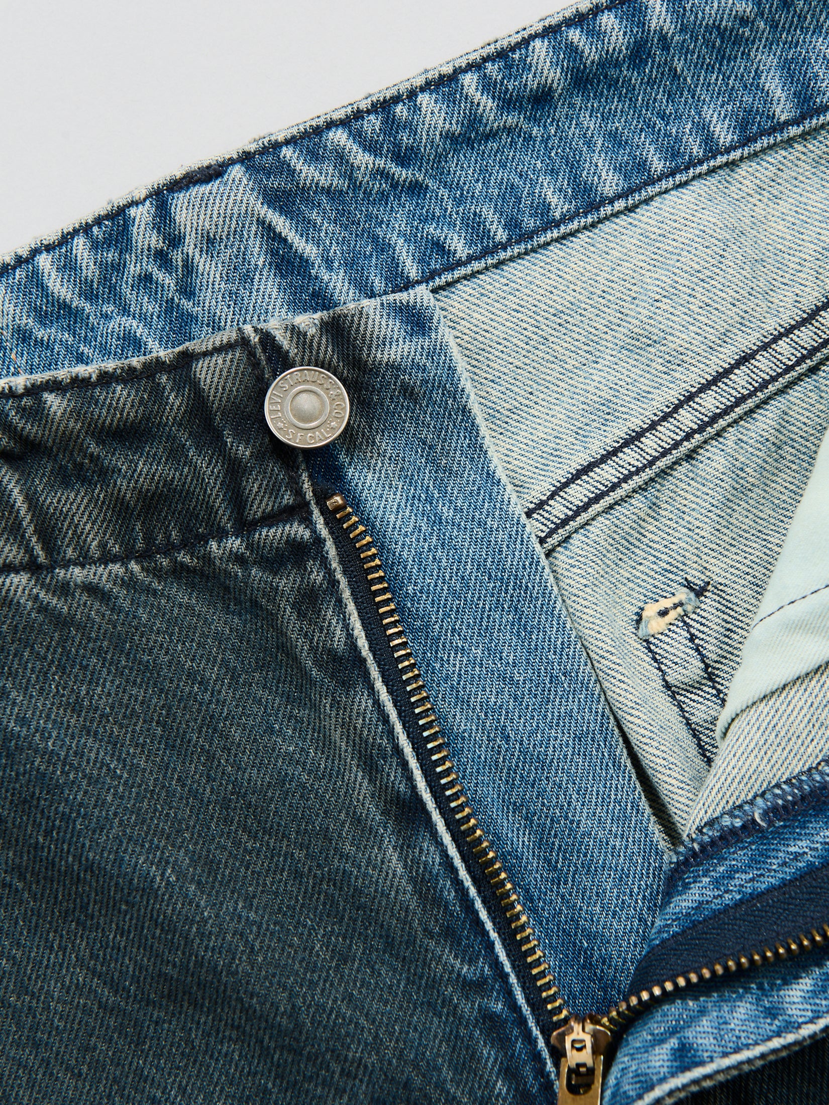 Levi's® BAGGY バレルジーンズのジップフライ