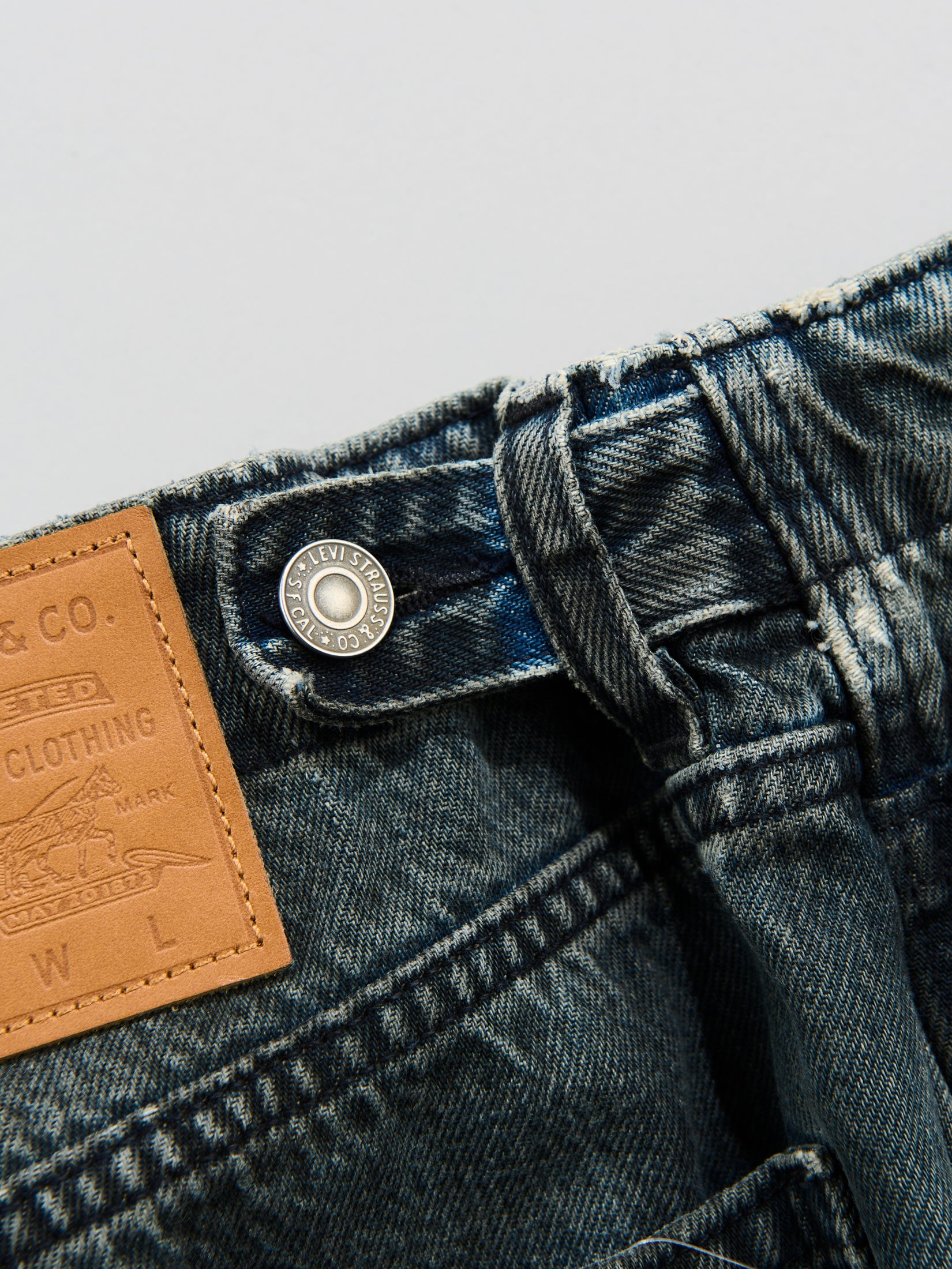 Levi's® BAGGY バレルジーンズのアジャスター