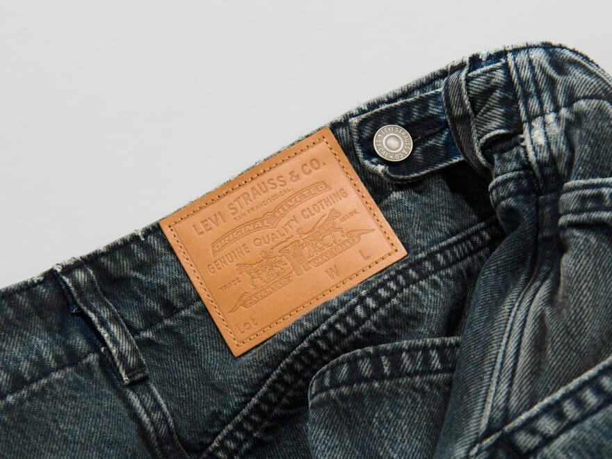 ついに「リーバイス®」にもバレル！ “カーブ＆テーパード”が秋トレンドすぎて。[Levi’s® BAGGY バレルジーンズ]【新作デニム図鑑_2026AW】