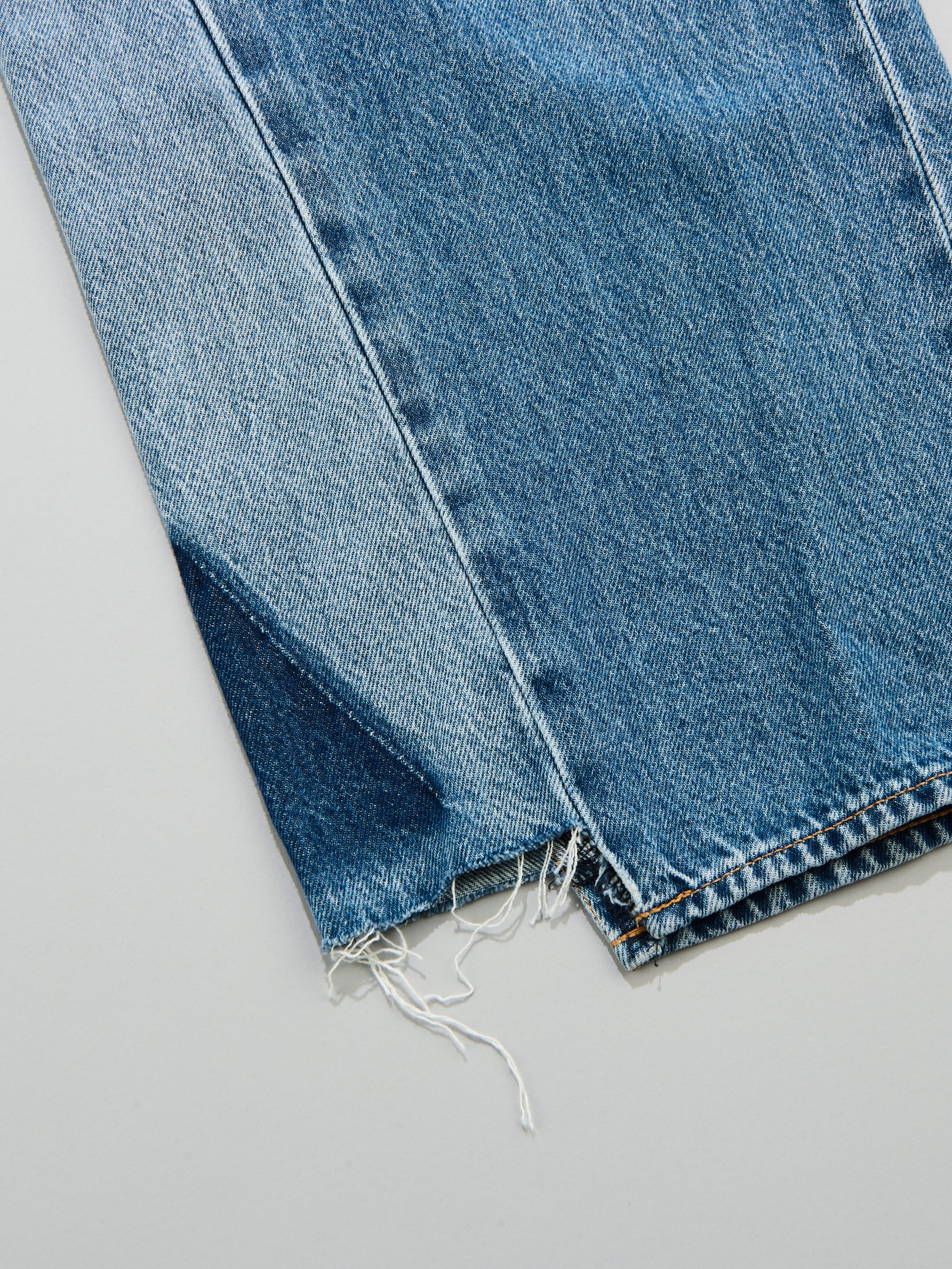 Levi's 「BAGGY WIDE LEG ジーンズ」の裾２