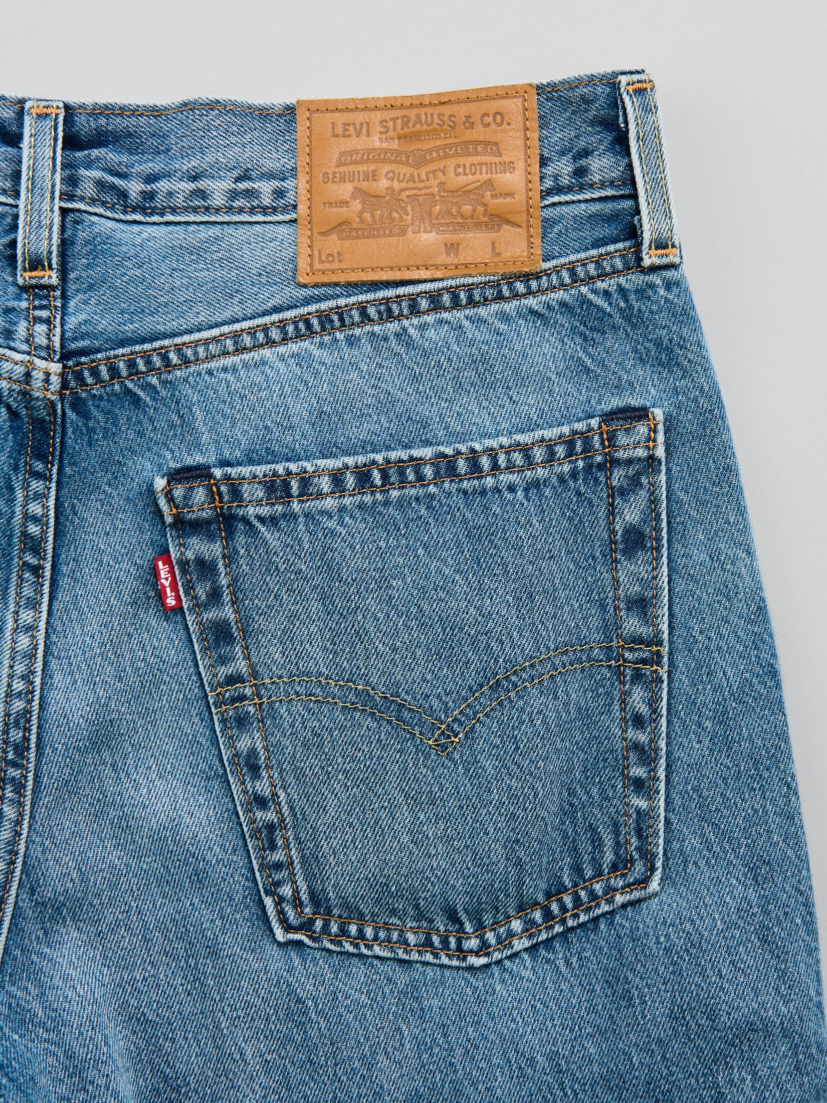 Levi's 「BAGGY WIDE LEG ジーンズ」のバックポケット
