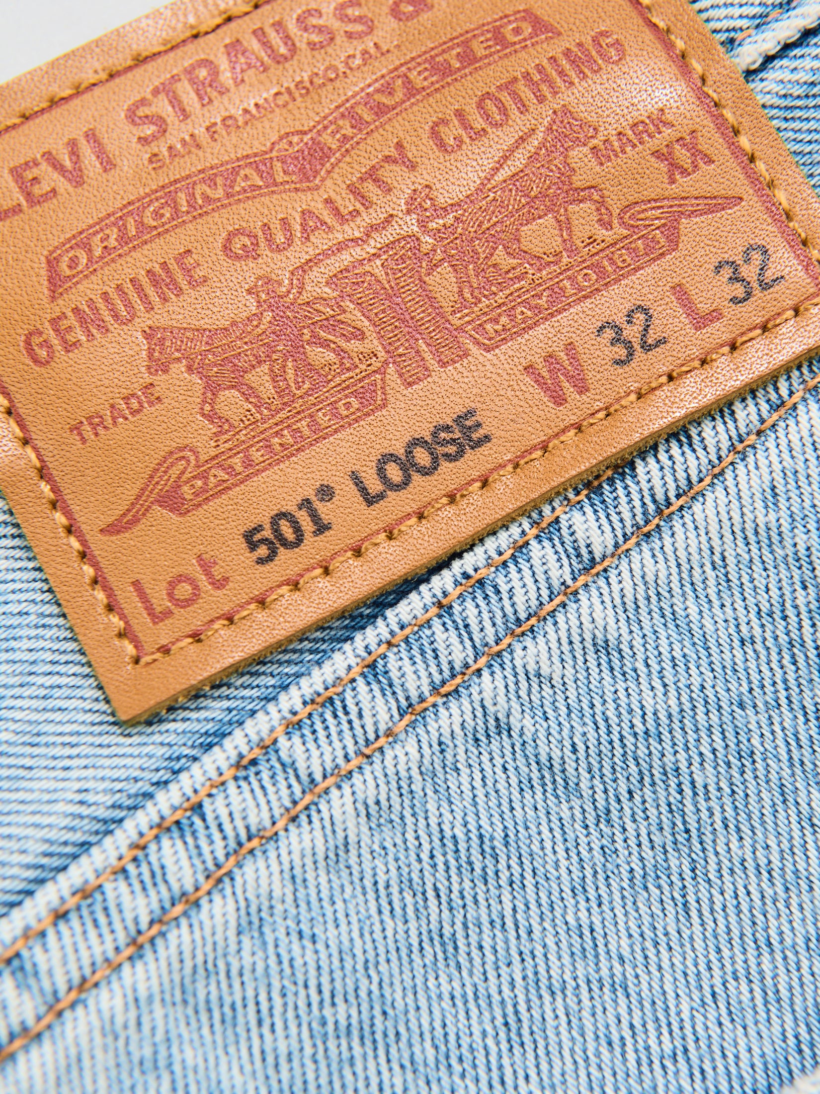 Levi&rsquo;s&reg;の「501&reg; LOOSE ジーンズ ライトインディゴ」のパッチ