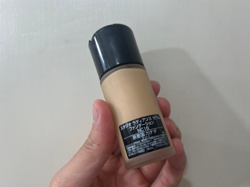 「M・A・C」 「スタジオ ラディアンス セラム ファンデーション」 商品 裏