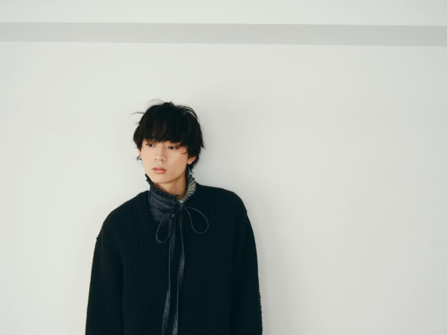 ディオール(Dior)の2026年秋冬メンズ新作を着用する俳優の水沢林太郎