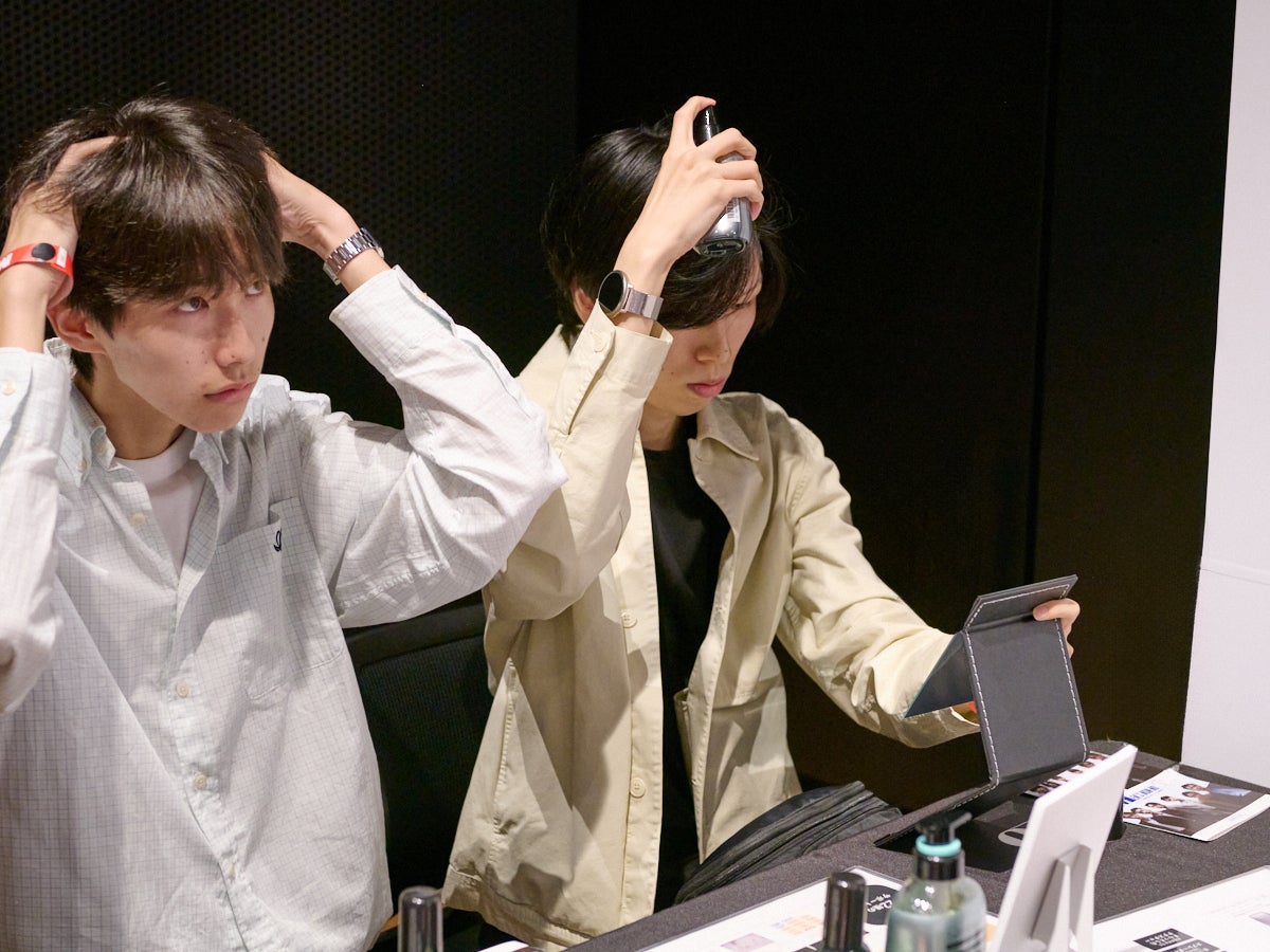 uno/来場者も熱心に試し中!