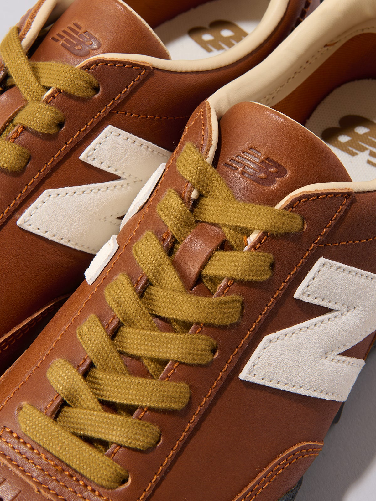 New Balance、Gator Run、シューレース