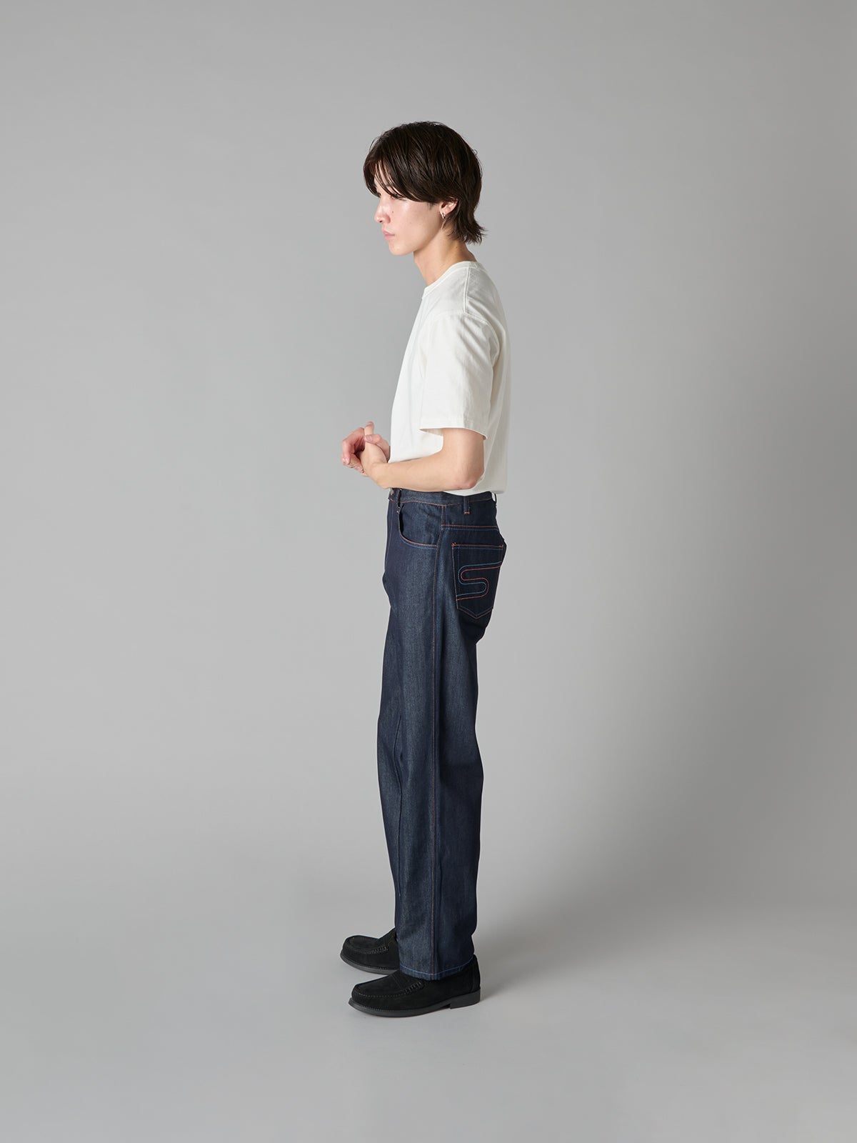 【新作デニム図鑑_2026AW】サイラスのサタデージーンズ|モデルカットサイド