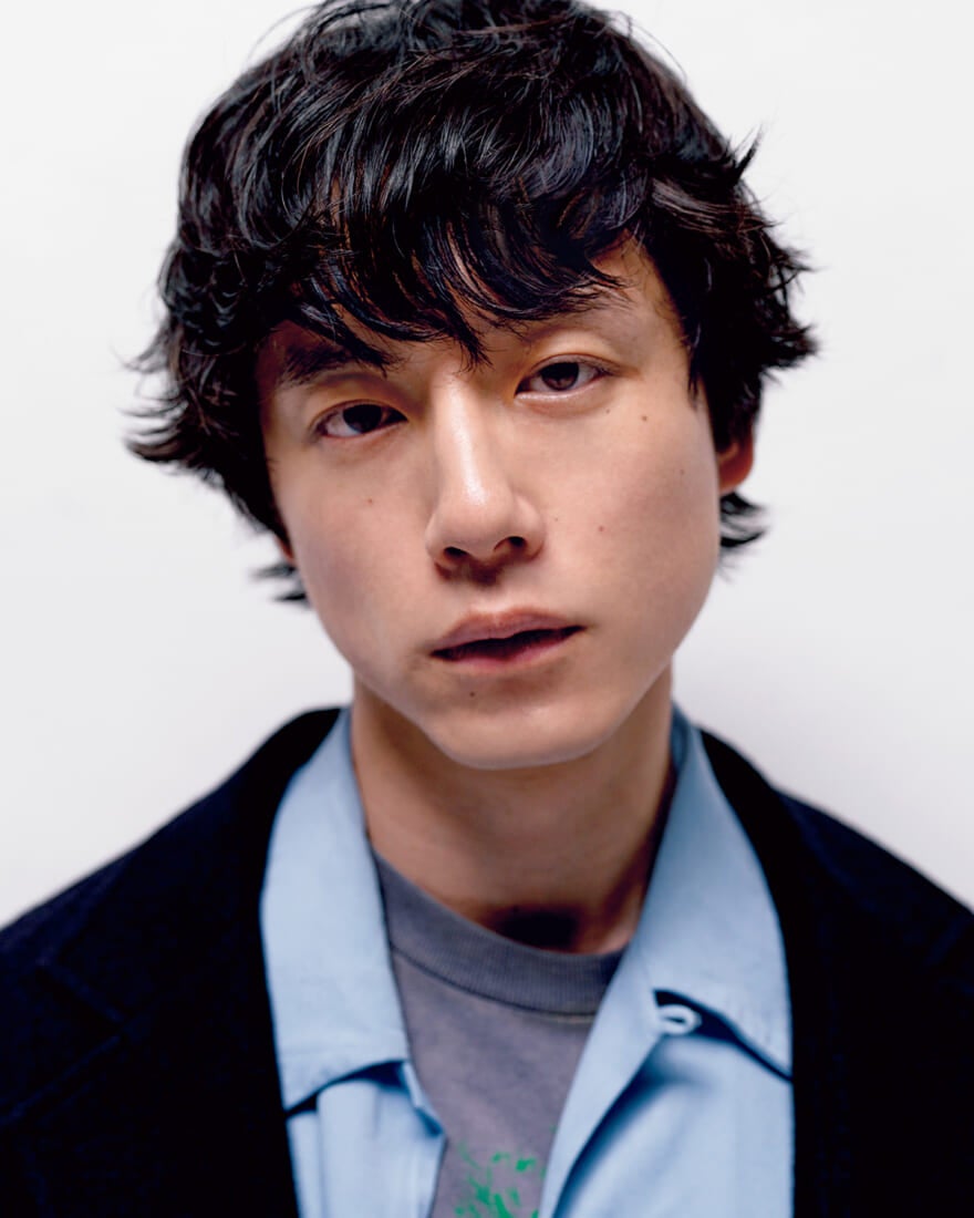 テーラードスタイルの坂口健太郎　バストアップ