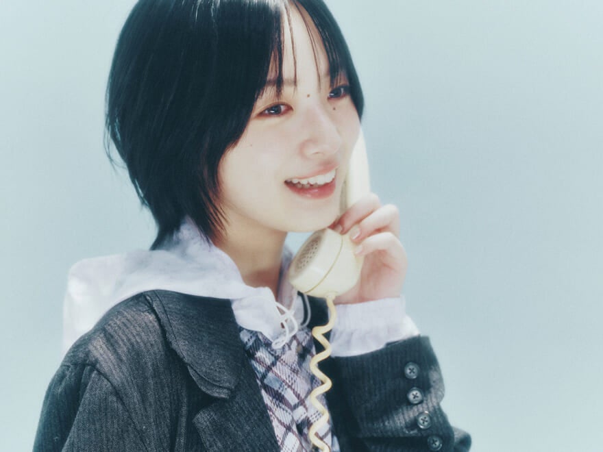 電話をする早瀬憩