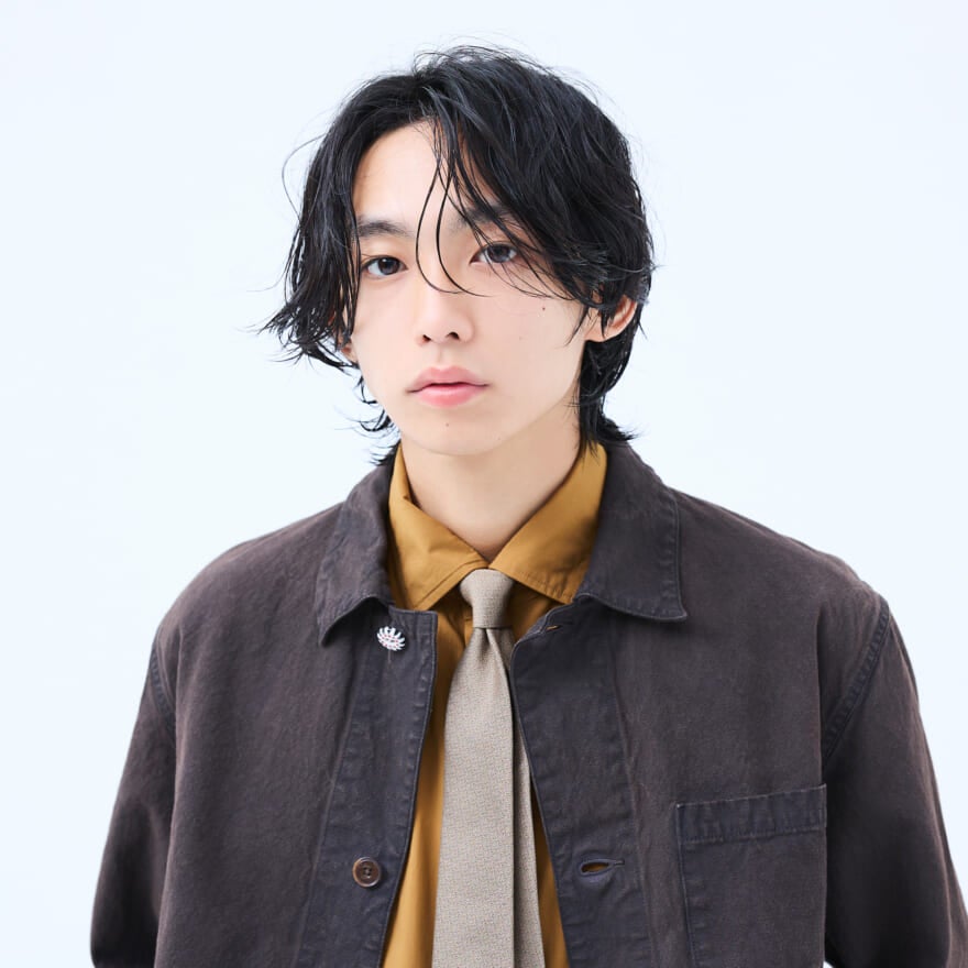 トラッドなきれいめスタイルを、ラフなウェーブと濡れ質感で今っぽく【東京最旬ヘアカタログ】