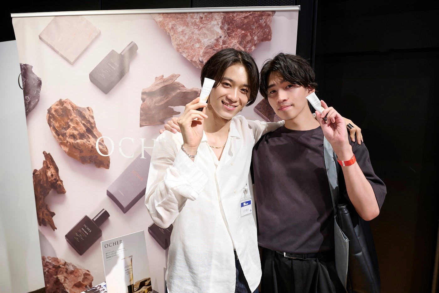 OCHER/来場者とモデル小方の2ショット!