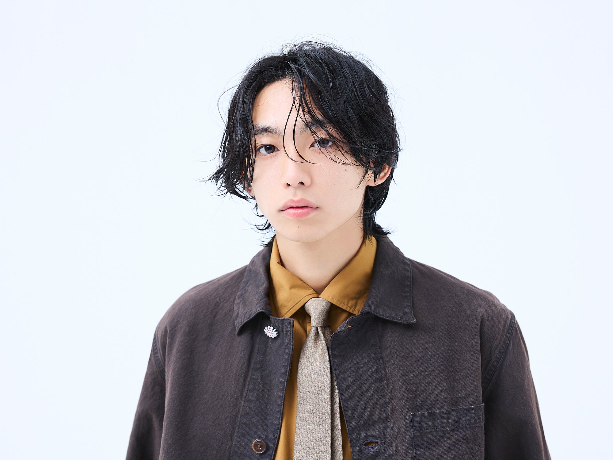トラッドなきれいめスタイルを、ラフなウェーブと濡れ質感で今っぽく【東京最旬ヘアカタログ】