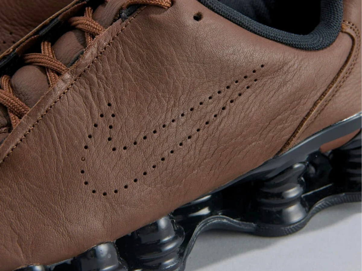 秋の気配がうれしくて。メンズが買うべき「ブラウンスニーカー」5選。SHOX、GEL-KINETIC...トレンドカラーで足元の格上げを。