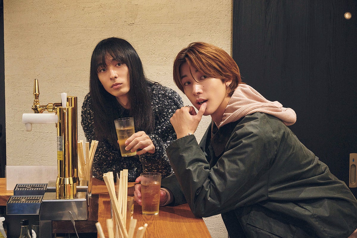 四坂亮翔×海谷遠音、仲よし同世代モデルズが神保町最新立ち呑み中華で語る！