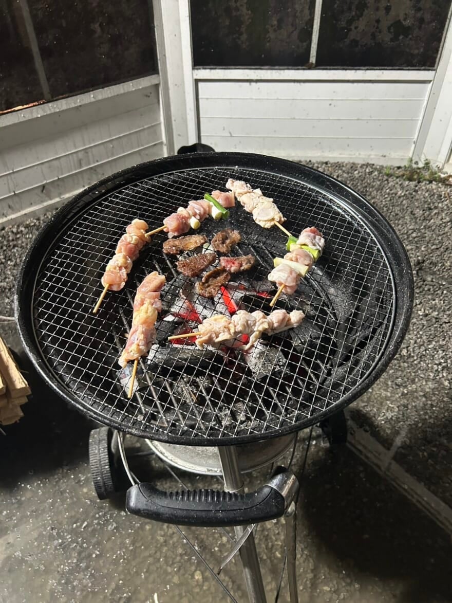 焼肉をしている風景