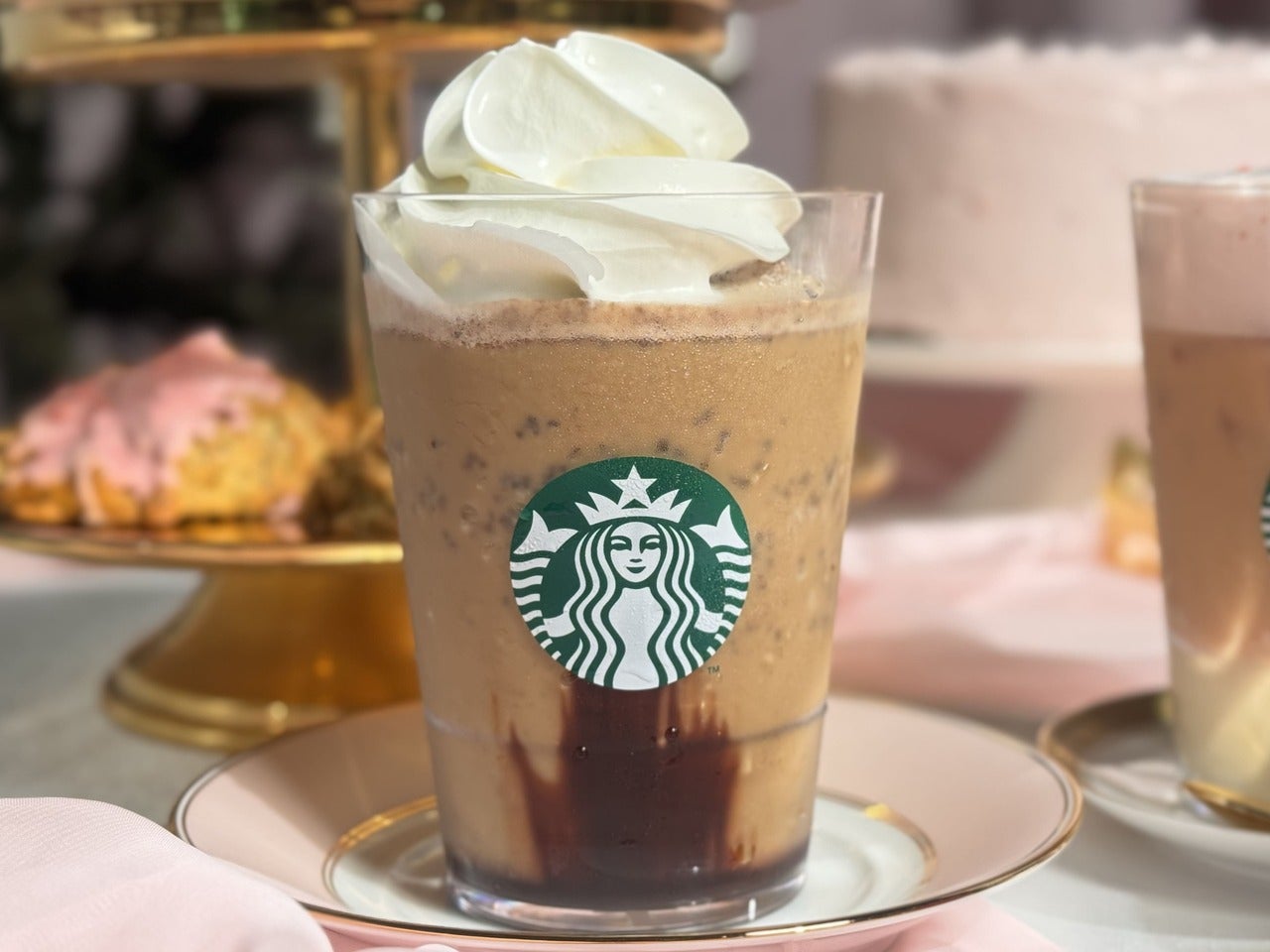 スタバ新作2026ホリデー第一弾『アールグレイチョコレートフラペチーノ&reg;』正面