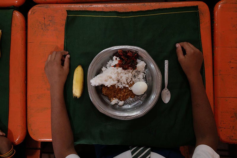 スリランカの学校給食の一例